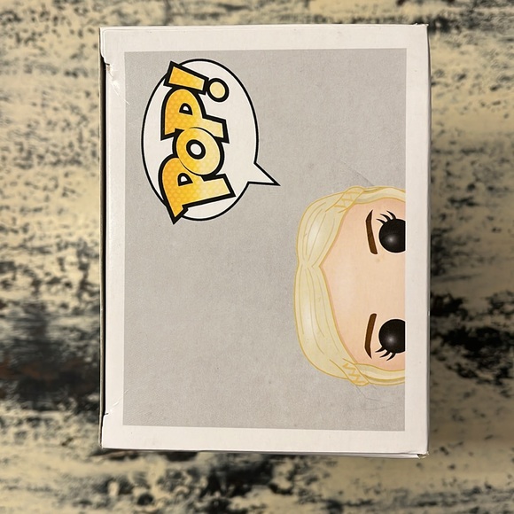 Funko Pop Daenerys Targaryen 03 Gold / White Dragon Barnes & Noble Exclusive - Picture 5 of 11